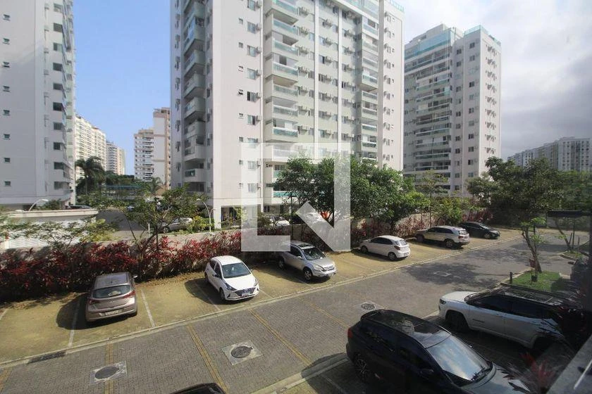 3-bedroom apartment in a building with a gym — photo 35