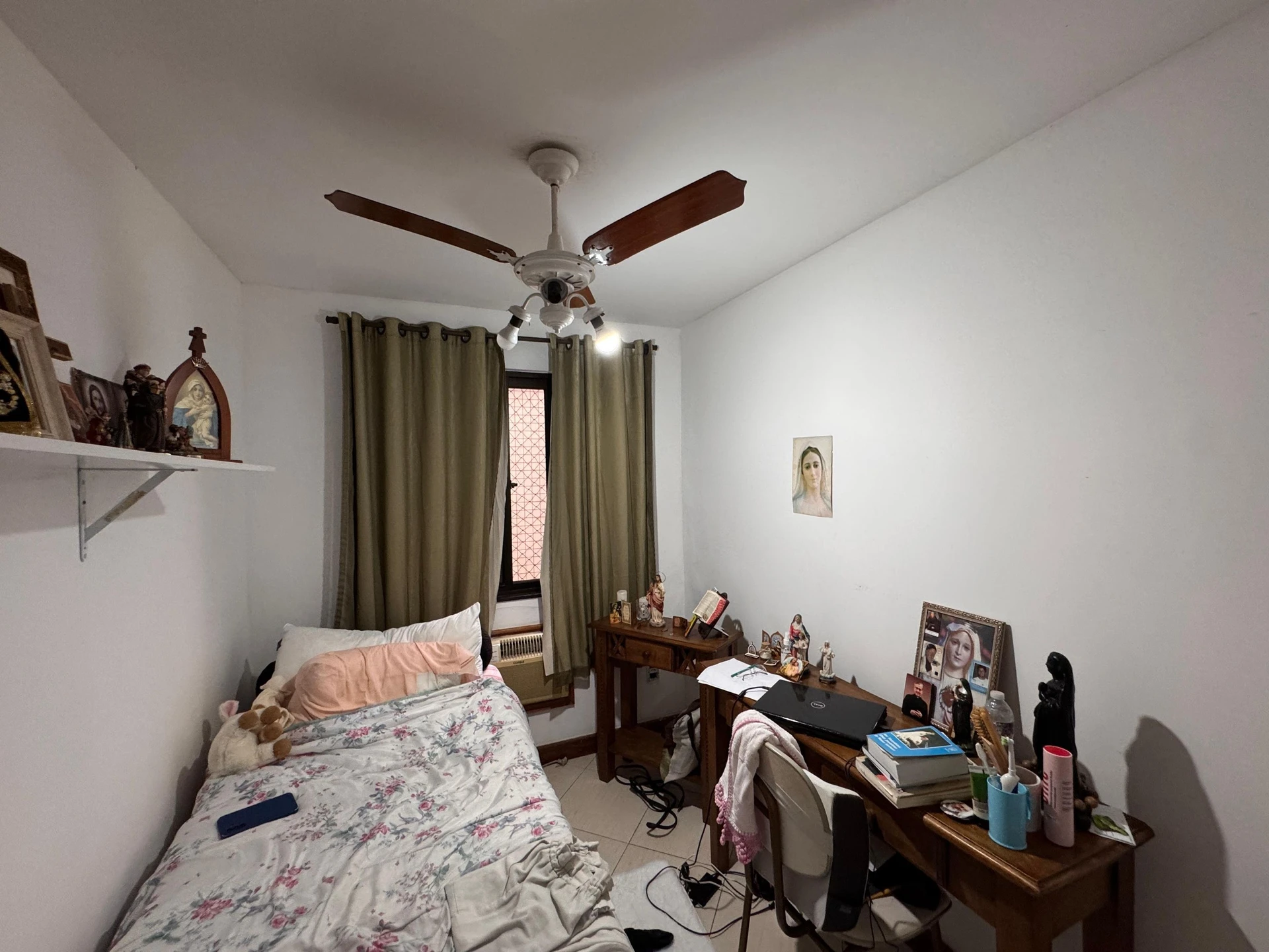 Walk-in closet in a 3-bedroom apartment, 130 m² — photo 26