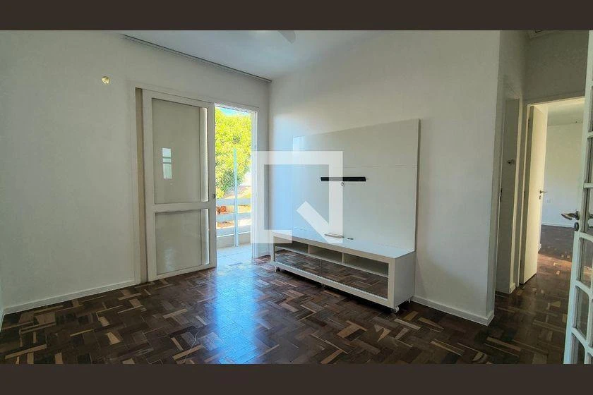 House with 4 bedrooms and a balcony with grill — photo 27