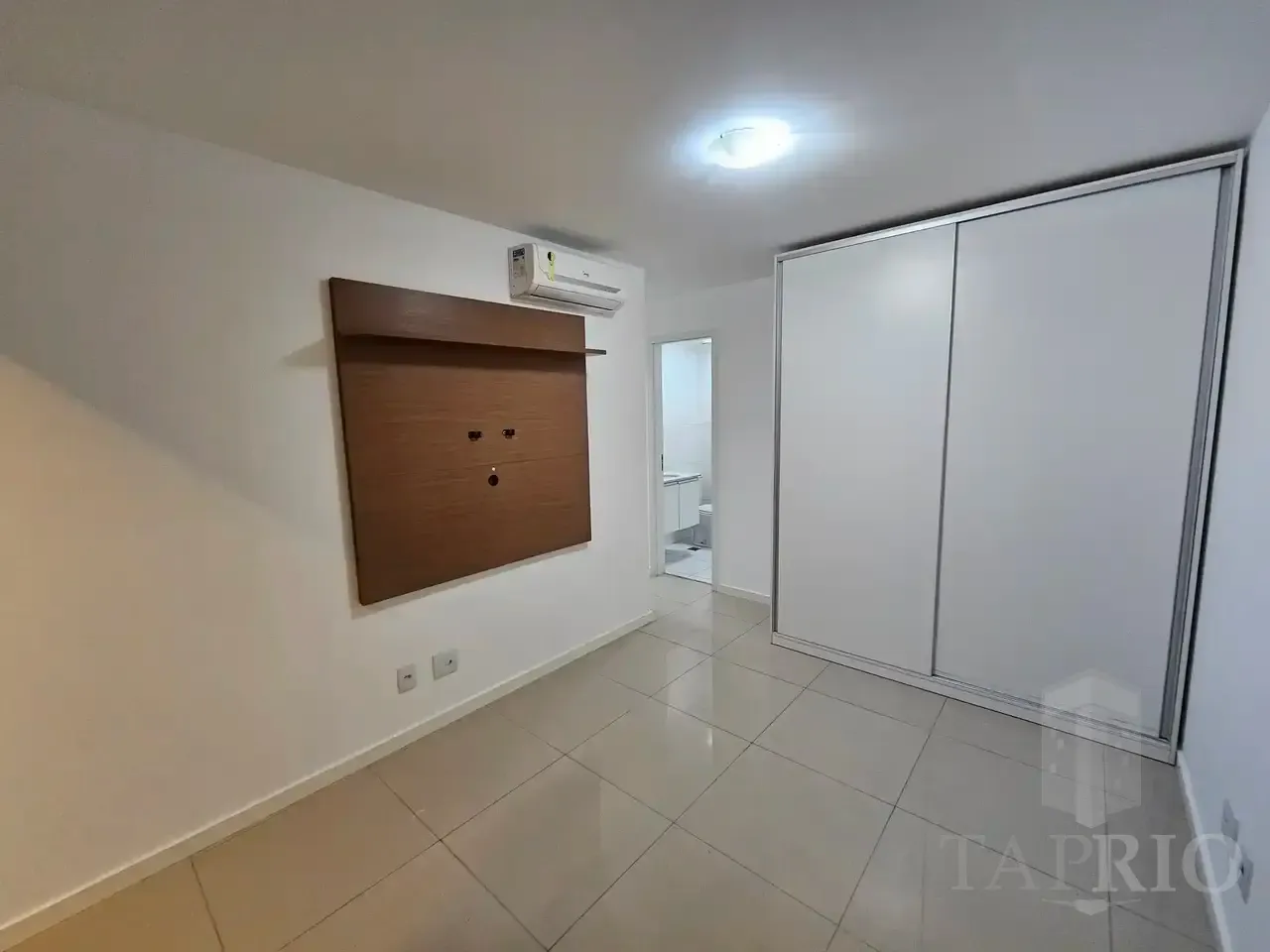 Furnished penthouse with 3 bedrooms and 3 baths — photo 11