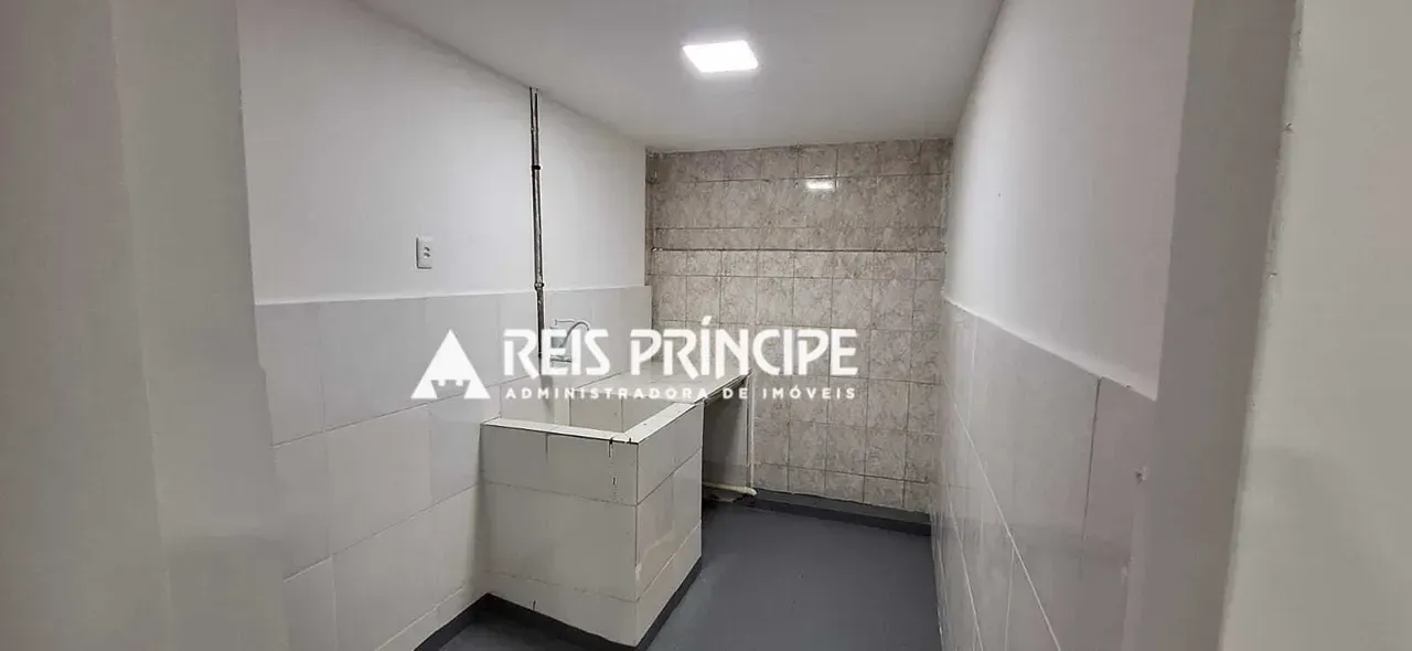 Unfurnished 200 m² house with 5 bedrooms and a balcony — photo 5