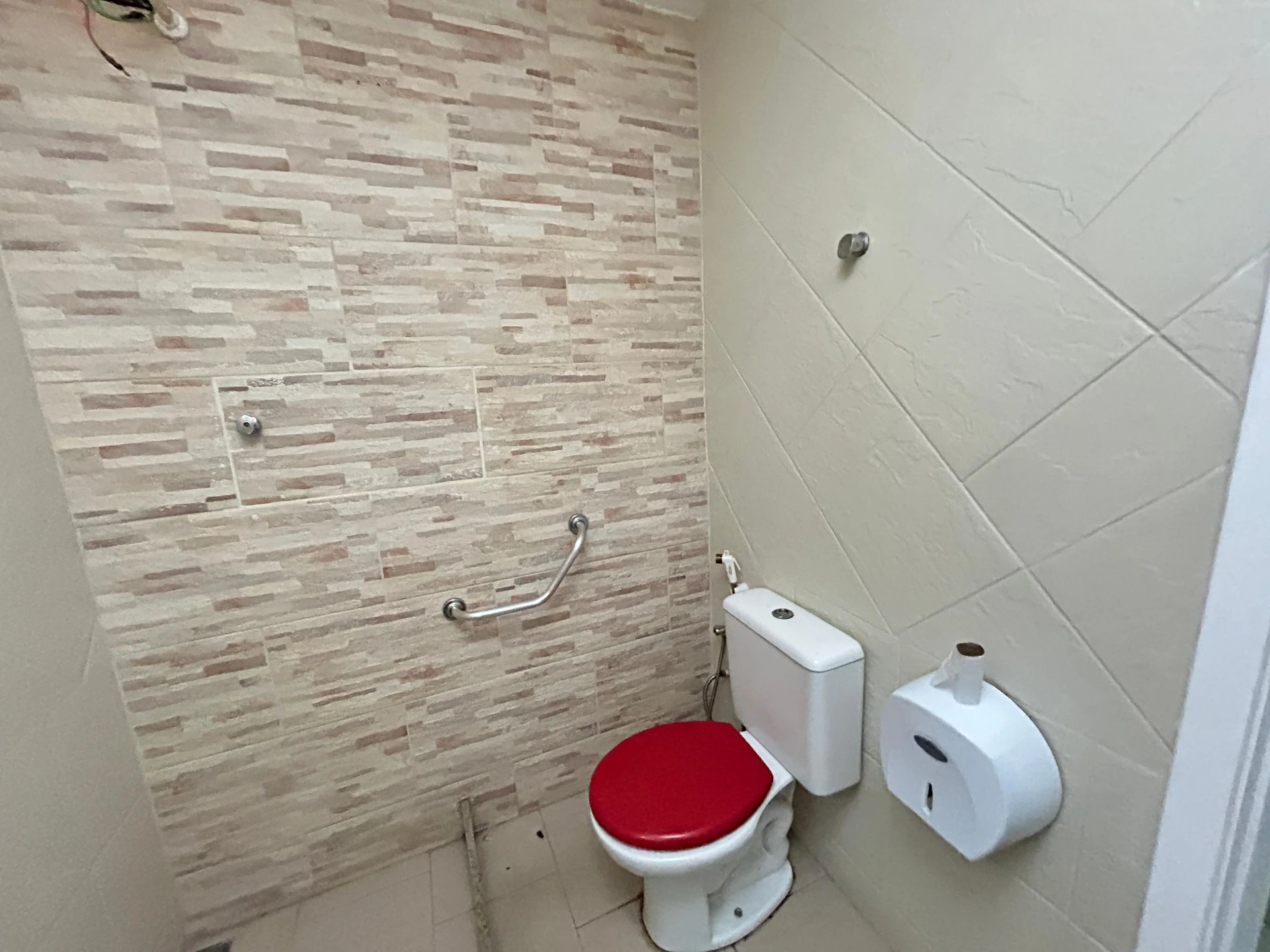 Дом с 4 спальнями и 1 ванной с кухонными шкафами — photo 9
