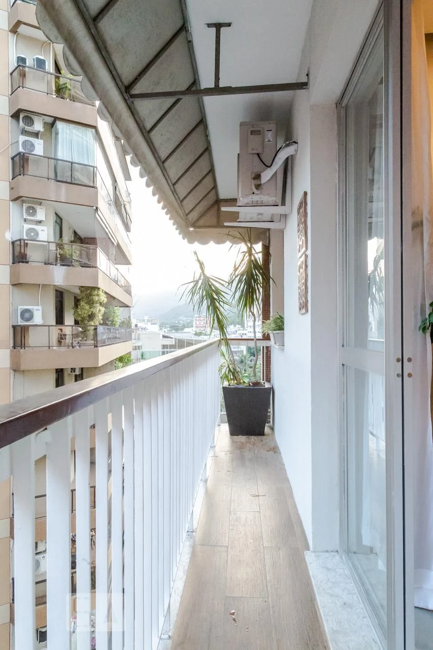 Furnished 2-bedroom apartment with a glassed-in balcony — photo 34