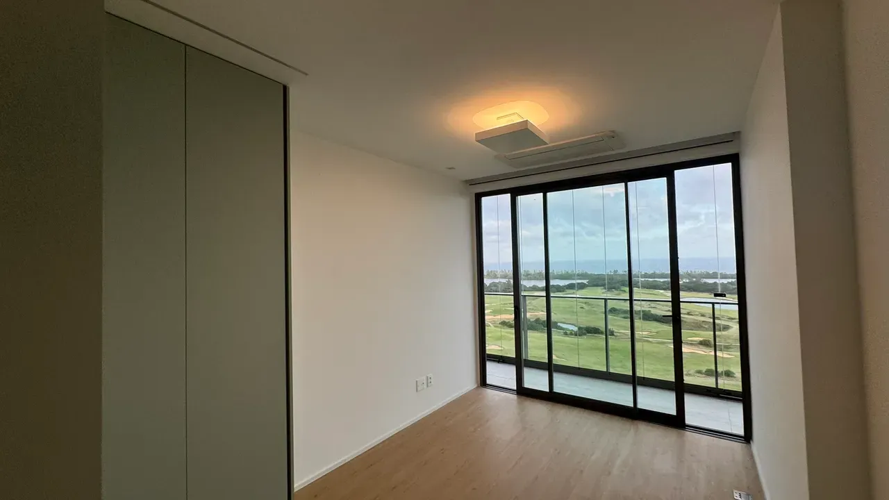 Apartment with 4 bedrooms, 5 bathrooms and enclosed balcony — photo 15