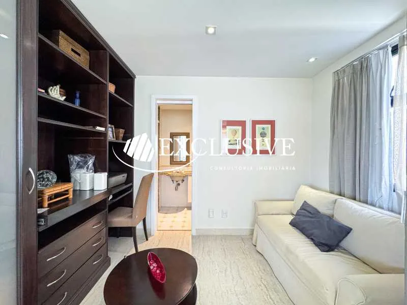3-bedroom apartment in a building with a pool — photo 27