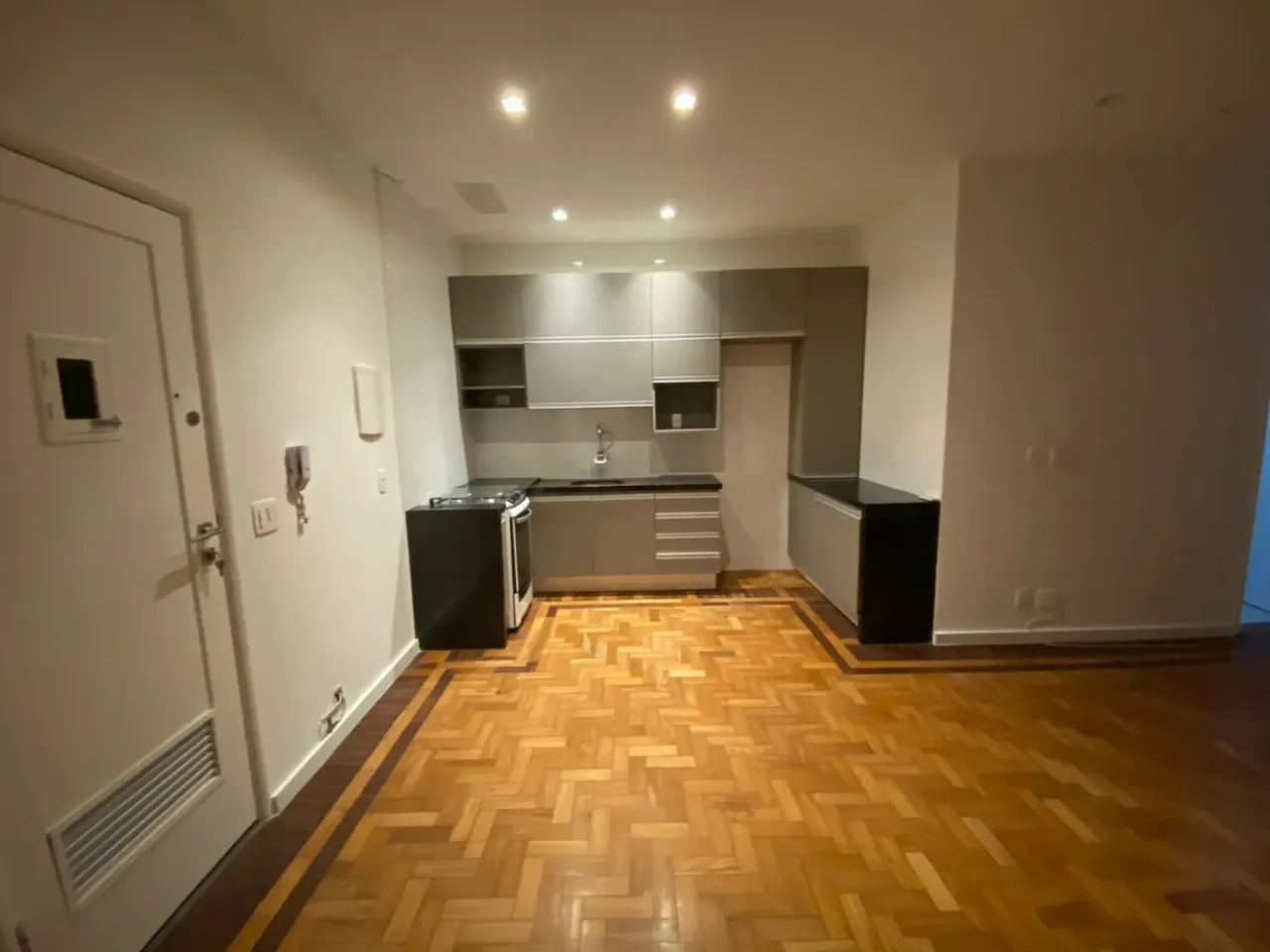 Apartment, 32 m², with wood or laminate floors — photo 10