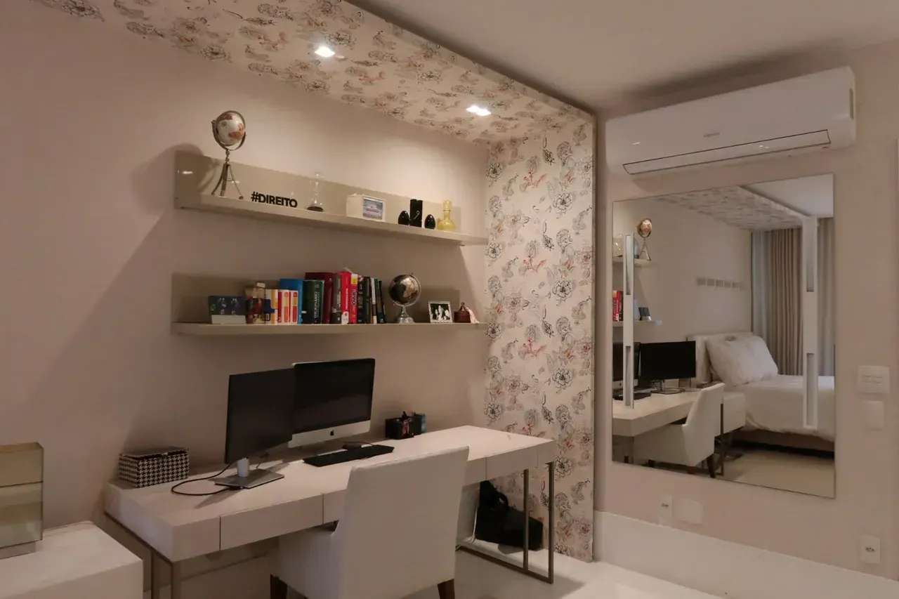 House, 1000 m², with floor-to-ceiling windows — photo 18
