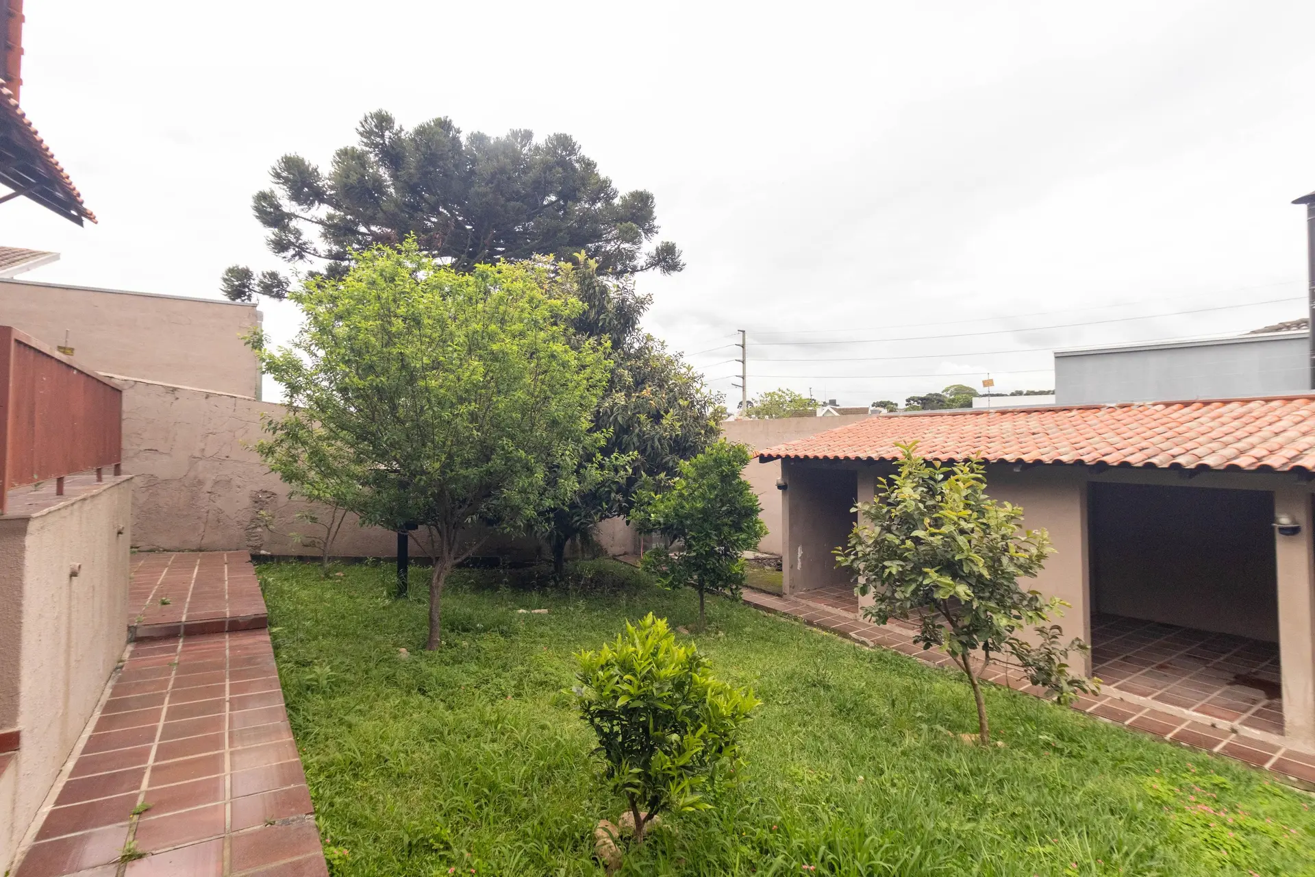 House, 195 m², with floor-to-ceiling windows — photo 21