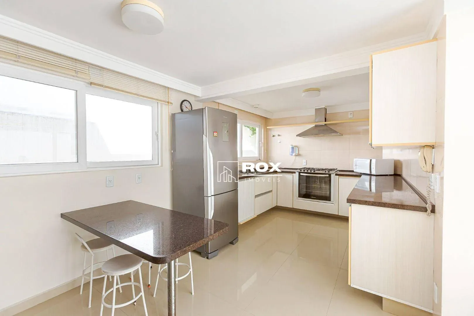 Unfurnished 598 m² house with 6 parking spaces — photo 18
