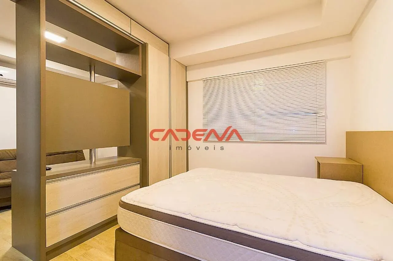 33 m² furnished studio with a real work desk — photo 18