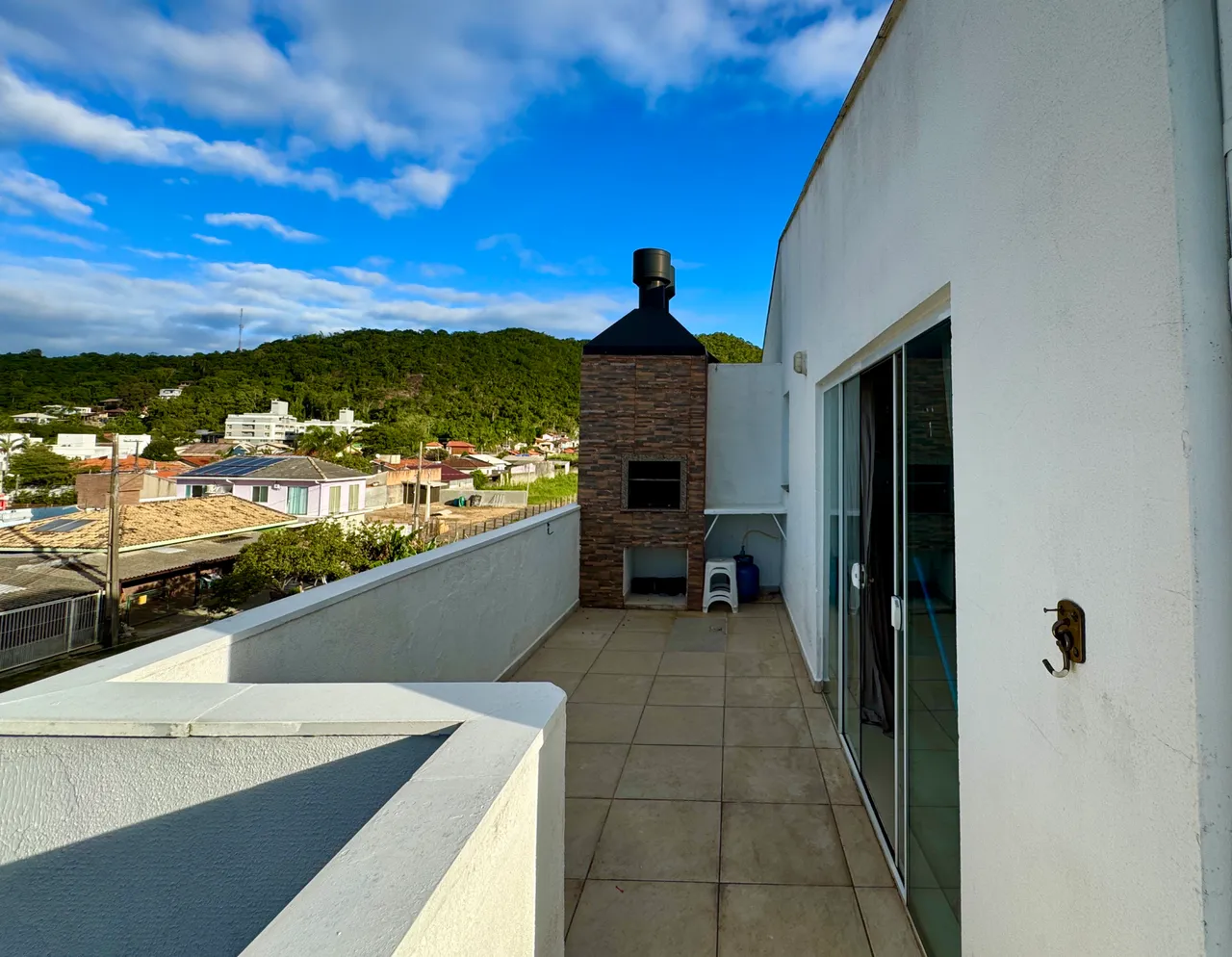 Furnished 2-bedroom apartment with 1 suite