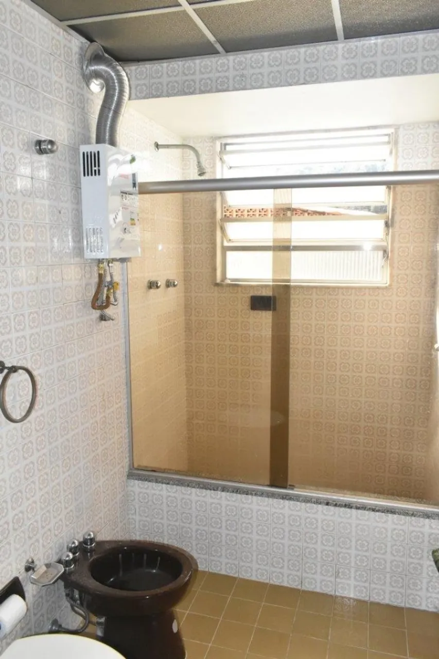 3-bedroom apartment with 3 baths, wood-floor living room — photo 17