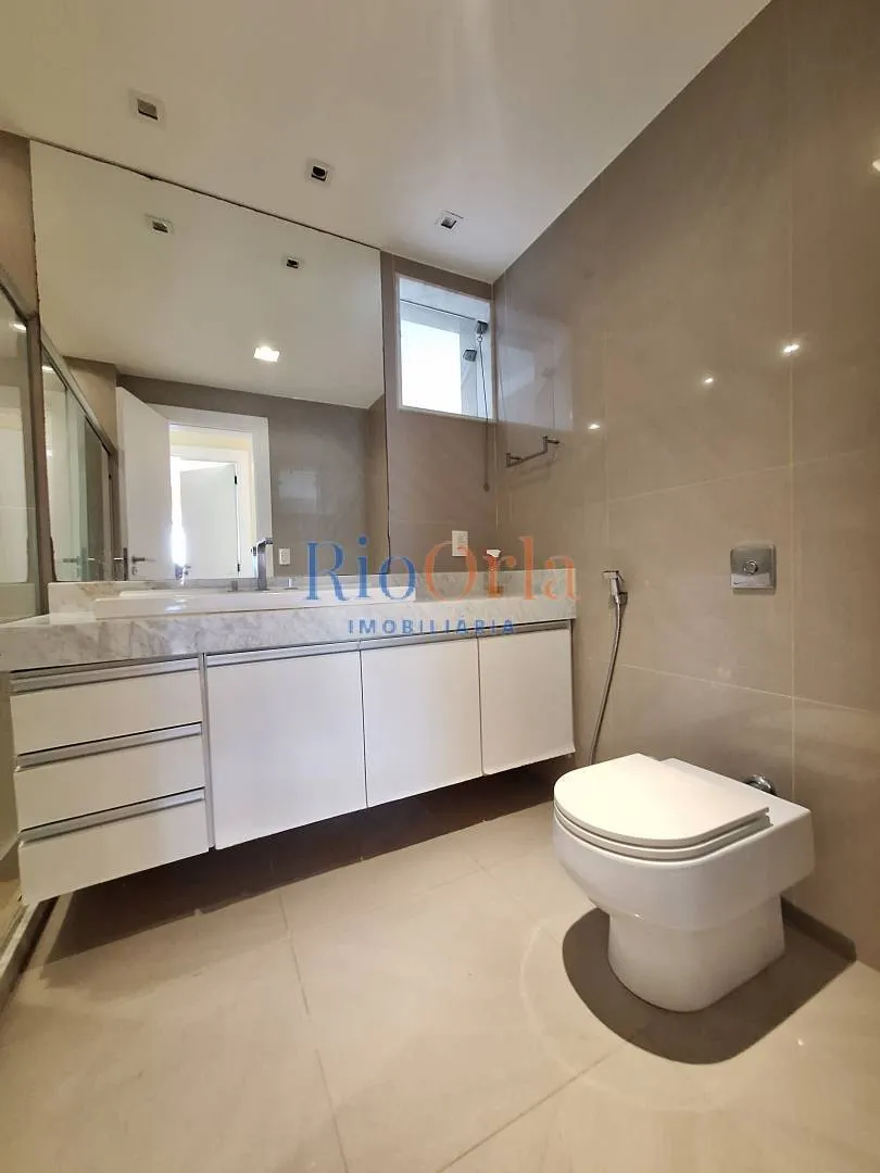Unfurnished apartment with 4 bedrooms and 5 bathrooms — photo 47