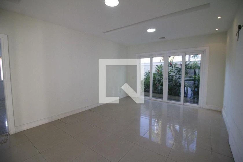House with 4 en-suite bedrooms and 597 m², 4 parking — photo 18