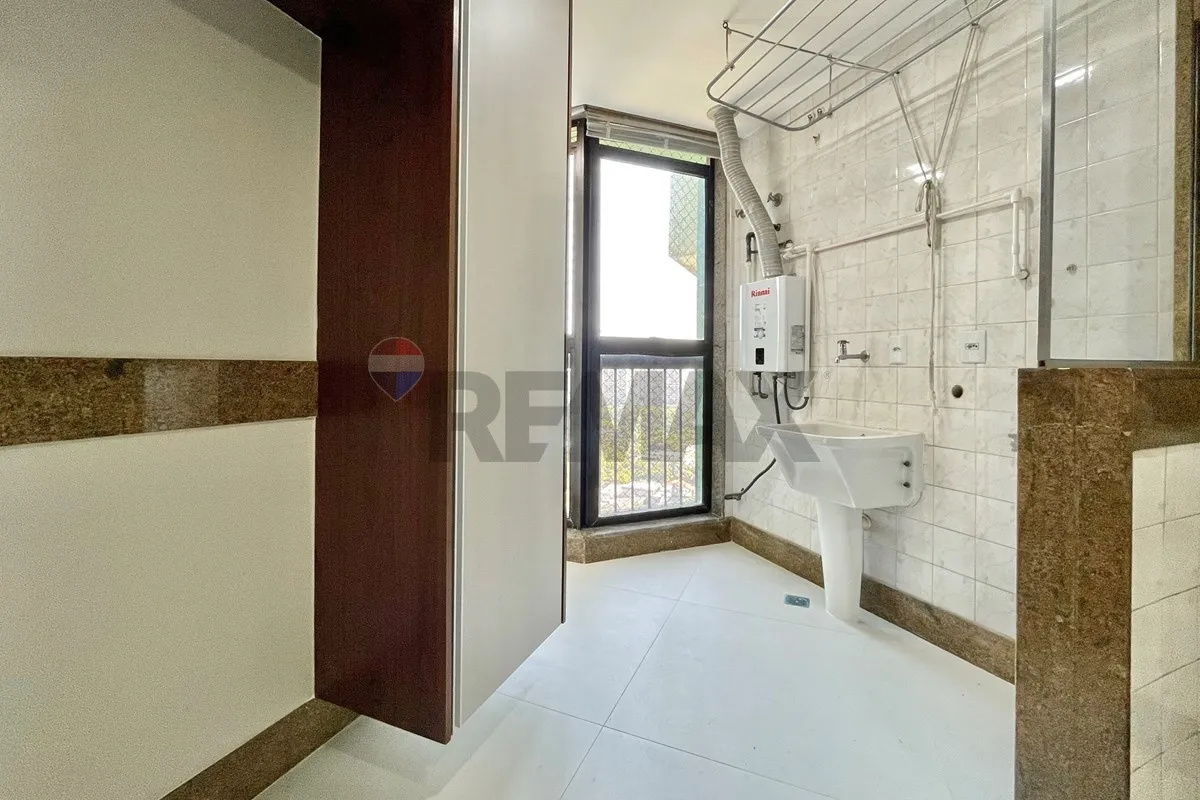 Duplex penthouse with 3 en-suite bedrooms and 200 m² — photo 30