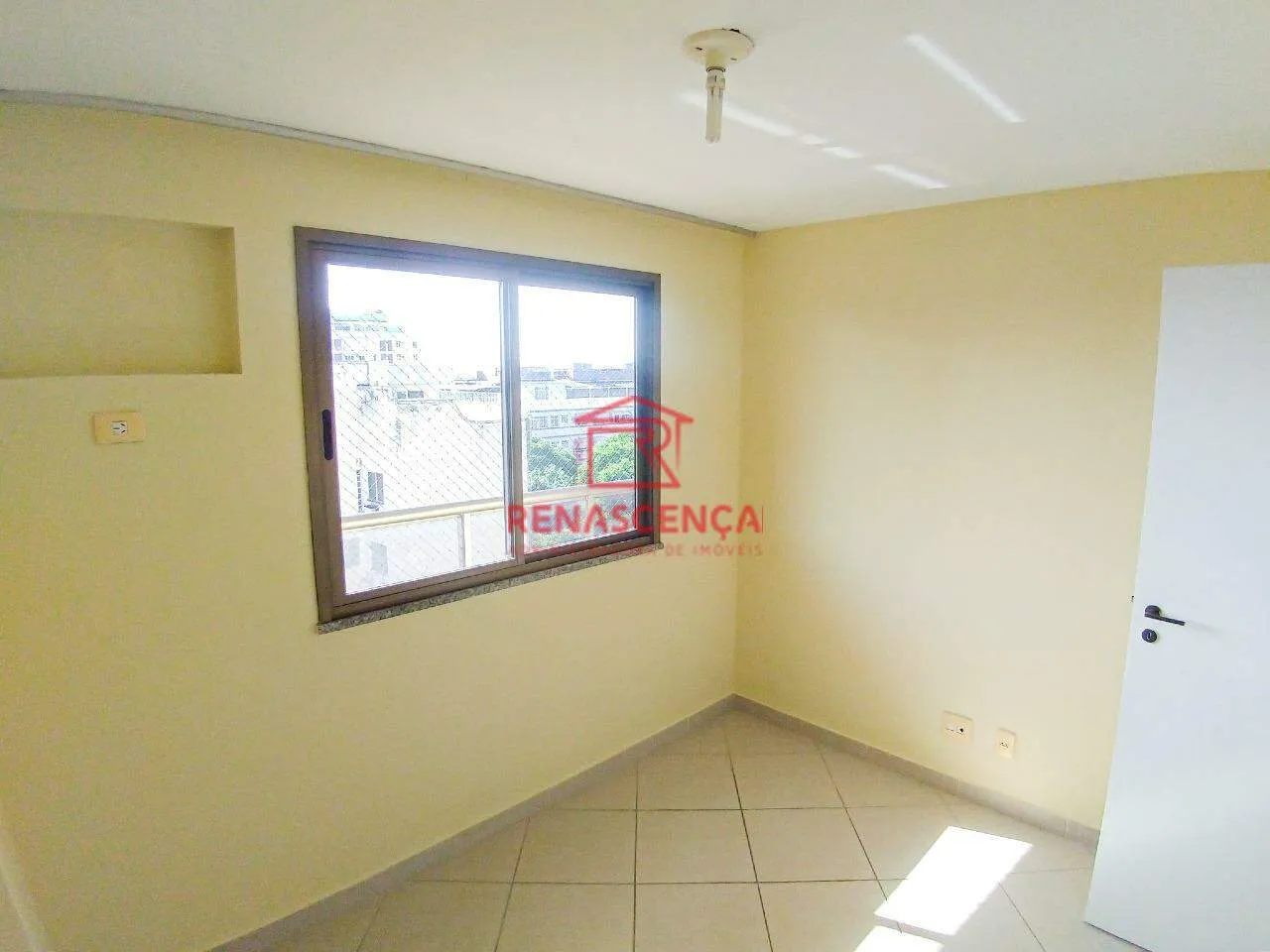 Apartamento com 2 quartos e varanda com área de lavanderia — photo 8