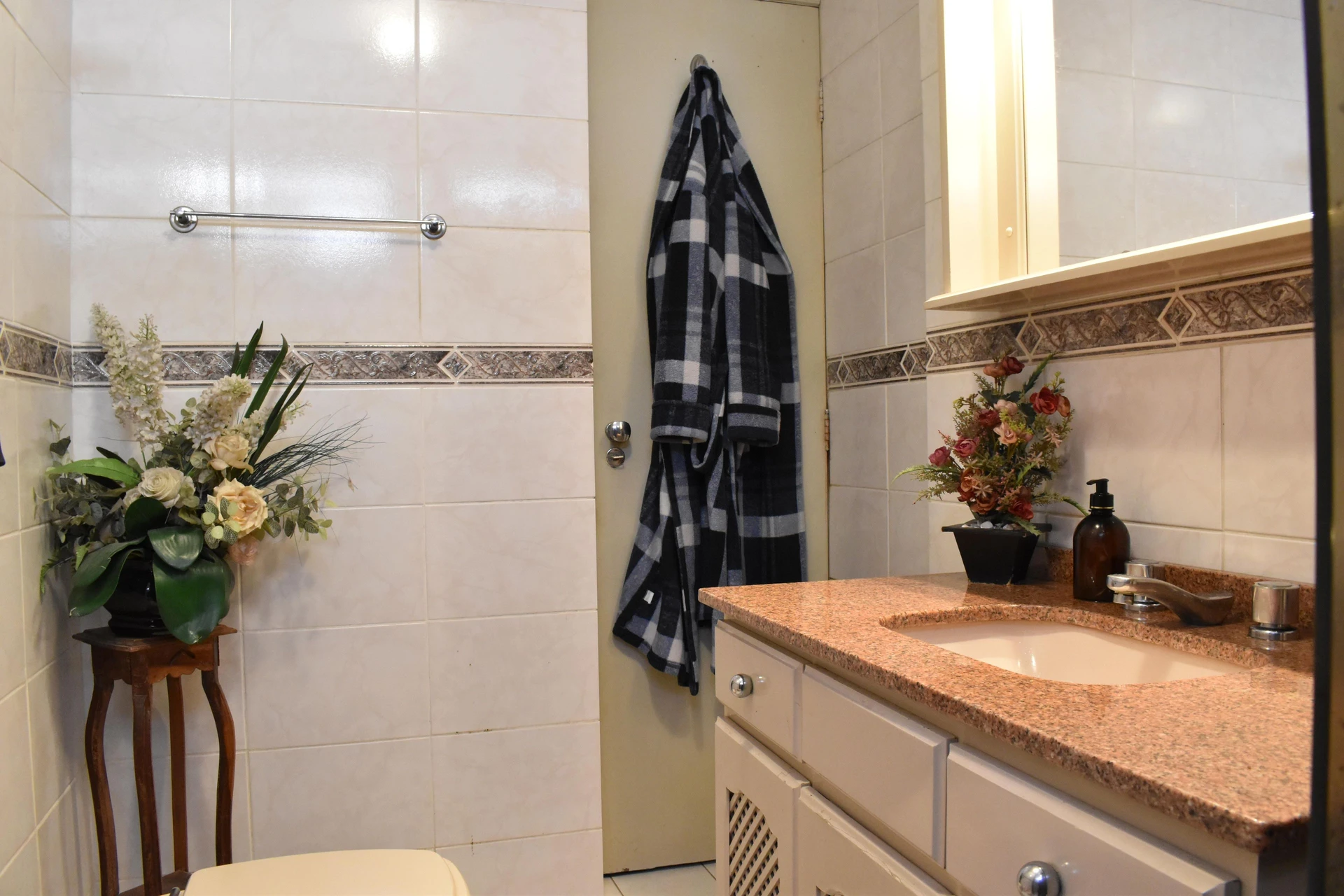 3-bedroom apartment with a bathtub in Curitiba — photo 34