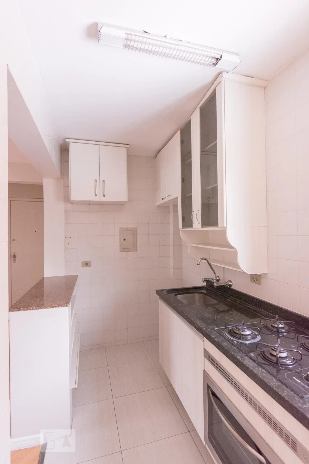 Apartamento com piso de madeira ou laminado, Centro — photo 24