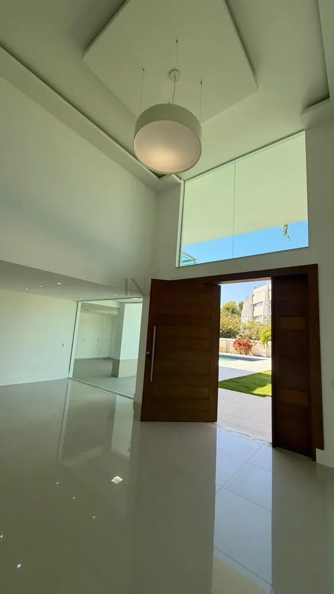 House, 950 m², with floor-to-ceiling windows — photo 7