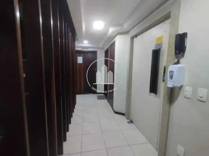 4-bedroom apartment in a building with a pool — photo 12