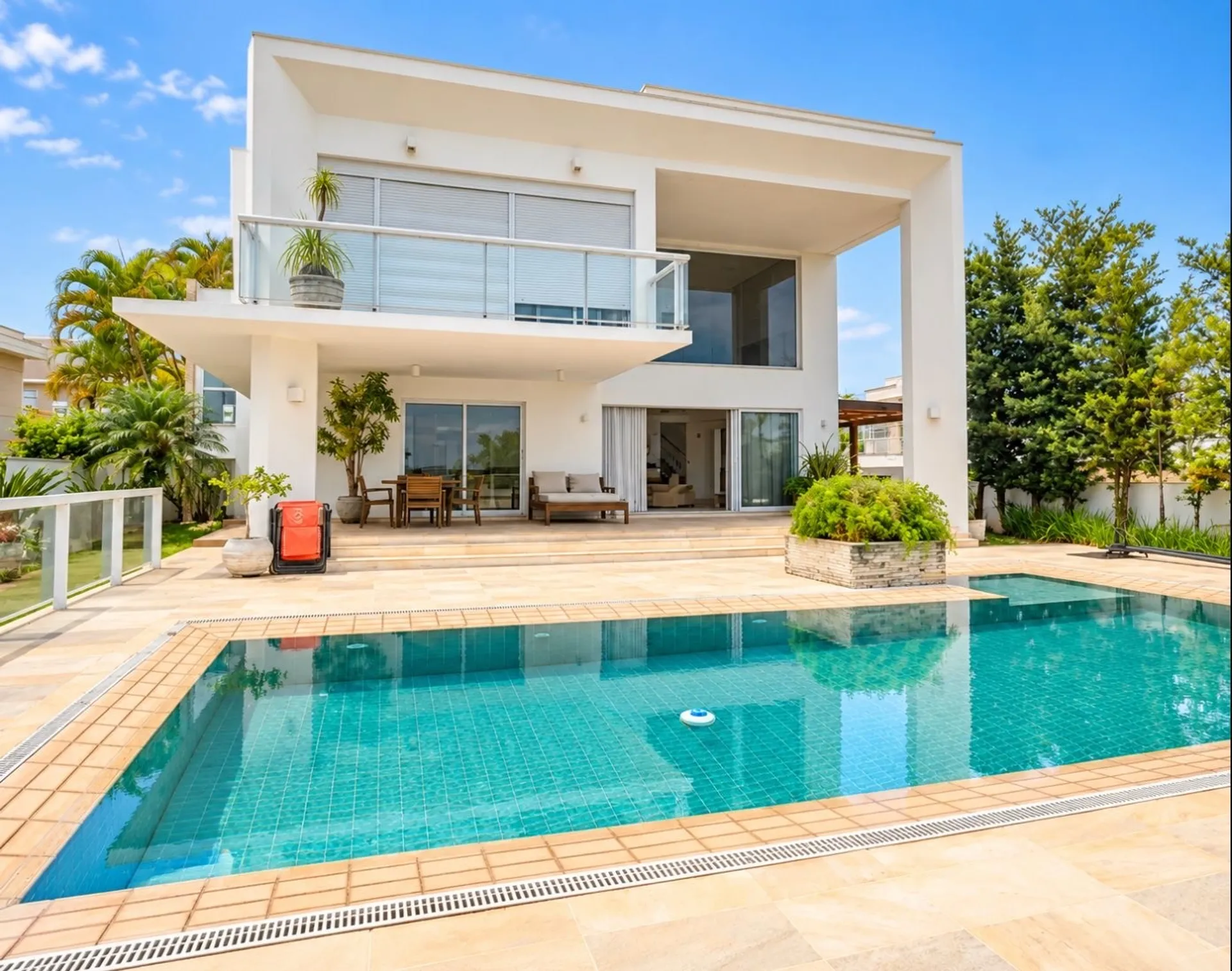 4-bedroom house with a water view