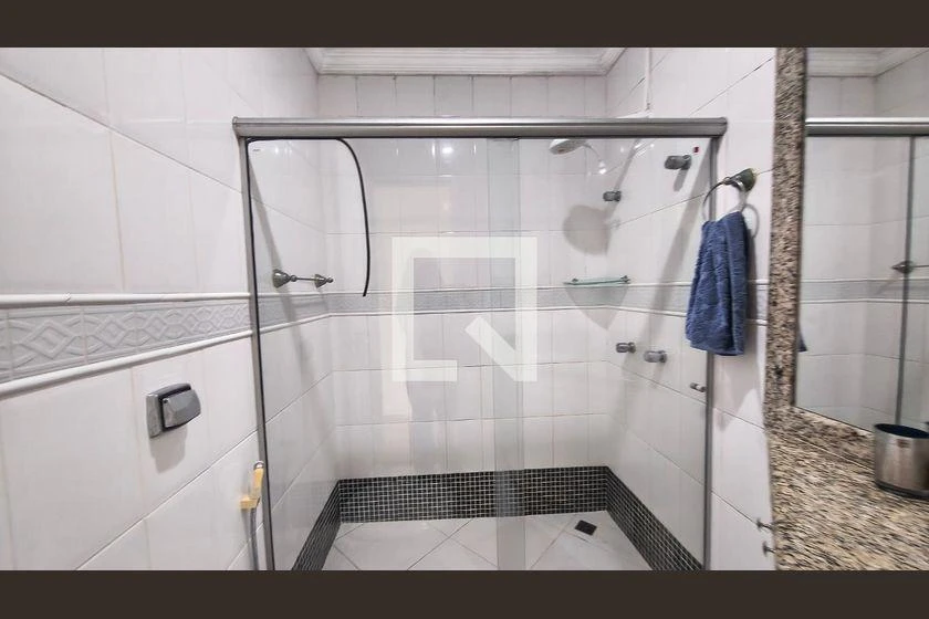 290 m² house with a bathtub and a walk-in closet — photo 41