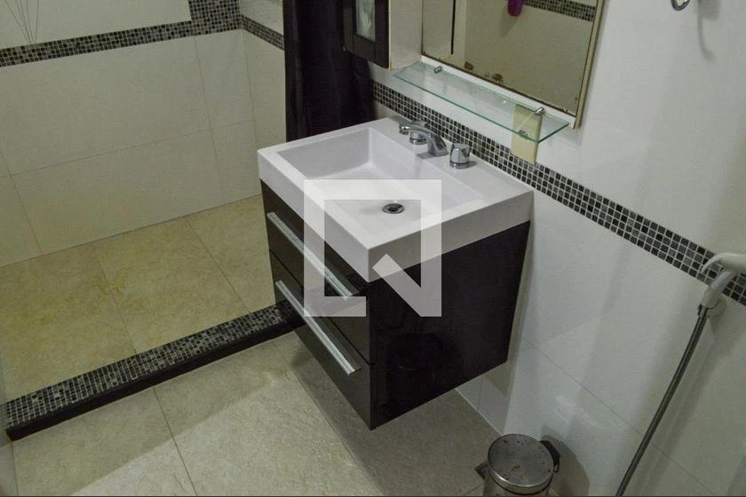 Furnished house with 4 bedrooms and 600 m² — photo 40