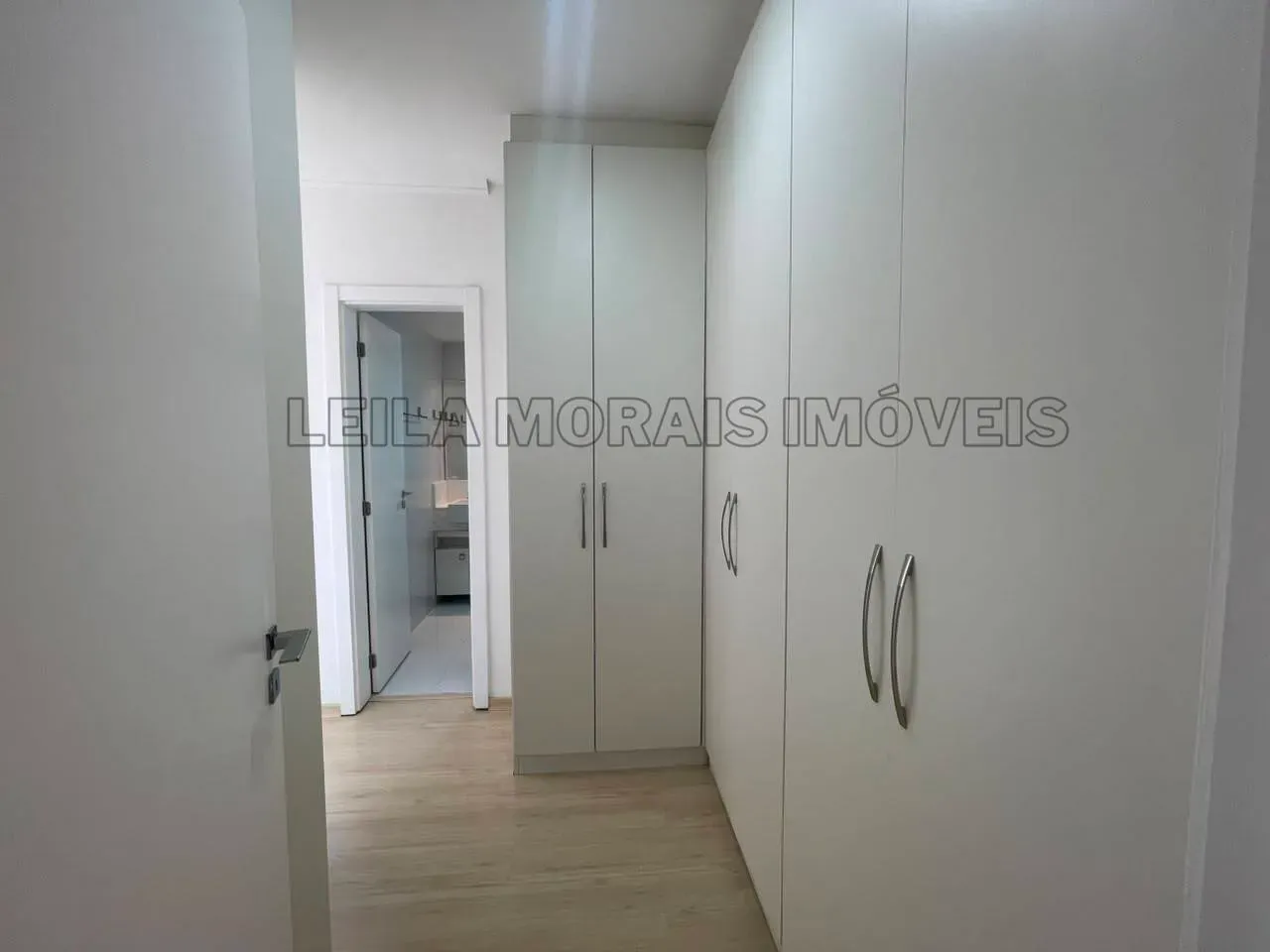 Apartment with 3 bedrooms, 5 bathrooms and open-plan kitchen — photo 19