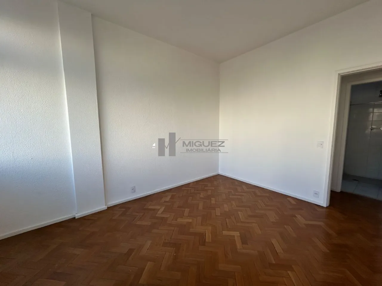 3-bedroom, 3-bath apartment with 1 parking space — photo 18