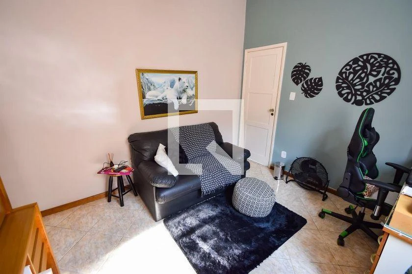 Rental house with 6 bedrooms and 260 m² total area — photo 24