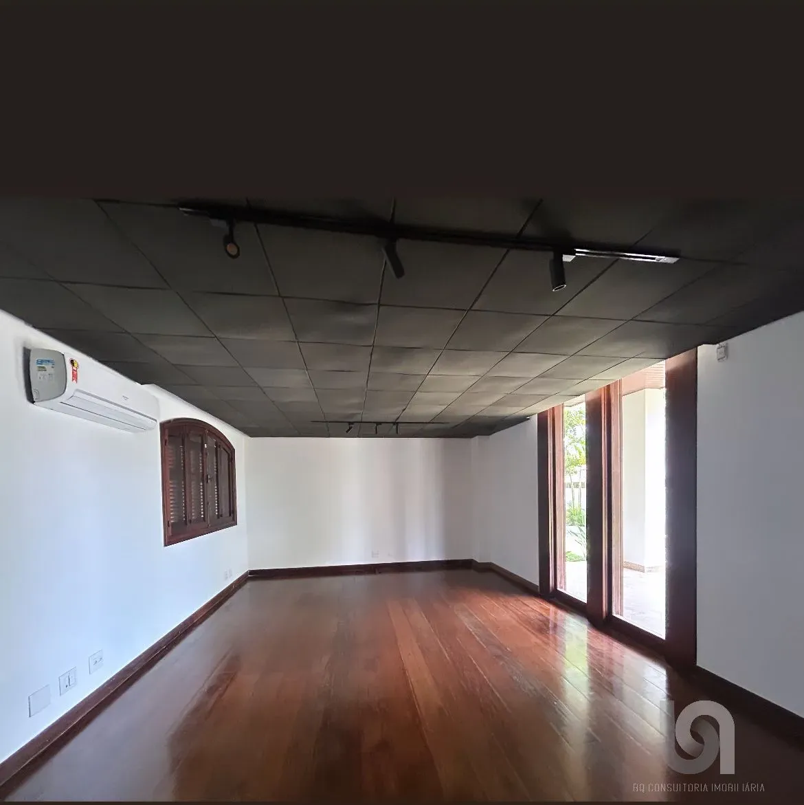 Casa sin amueblar con 5 dormitorios y parrilla en la terraza — photo 11