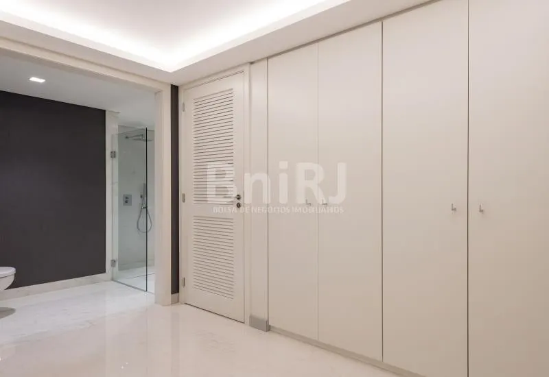 Furnished apartment, 127 m², with a glass-enclosed balcony — photo 19