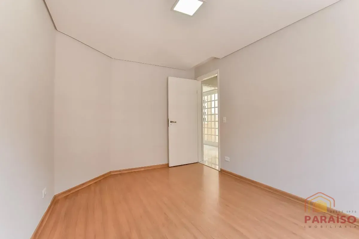 689 m² house with 5 bedrooms and 7 bathrooms — photo 13
