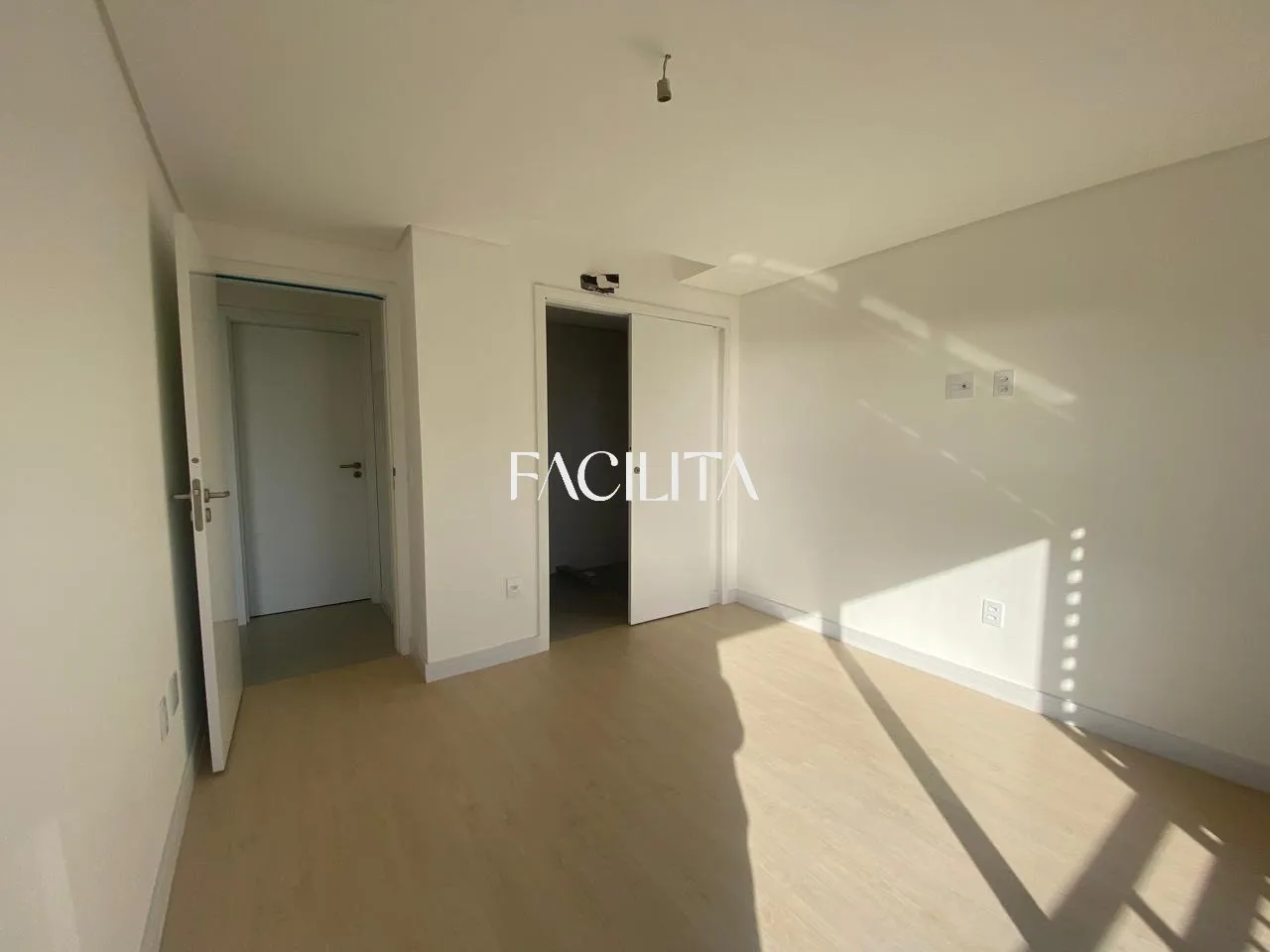 3 en-suite bedroom apartment, 163 m² and balcony — photo 7