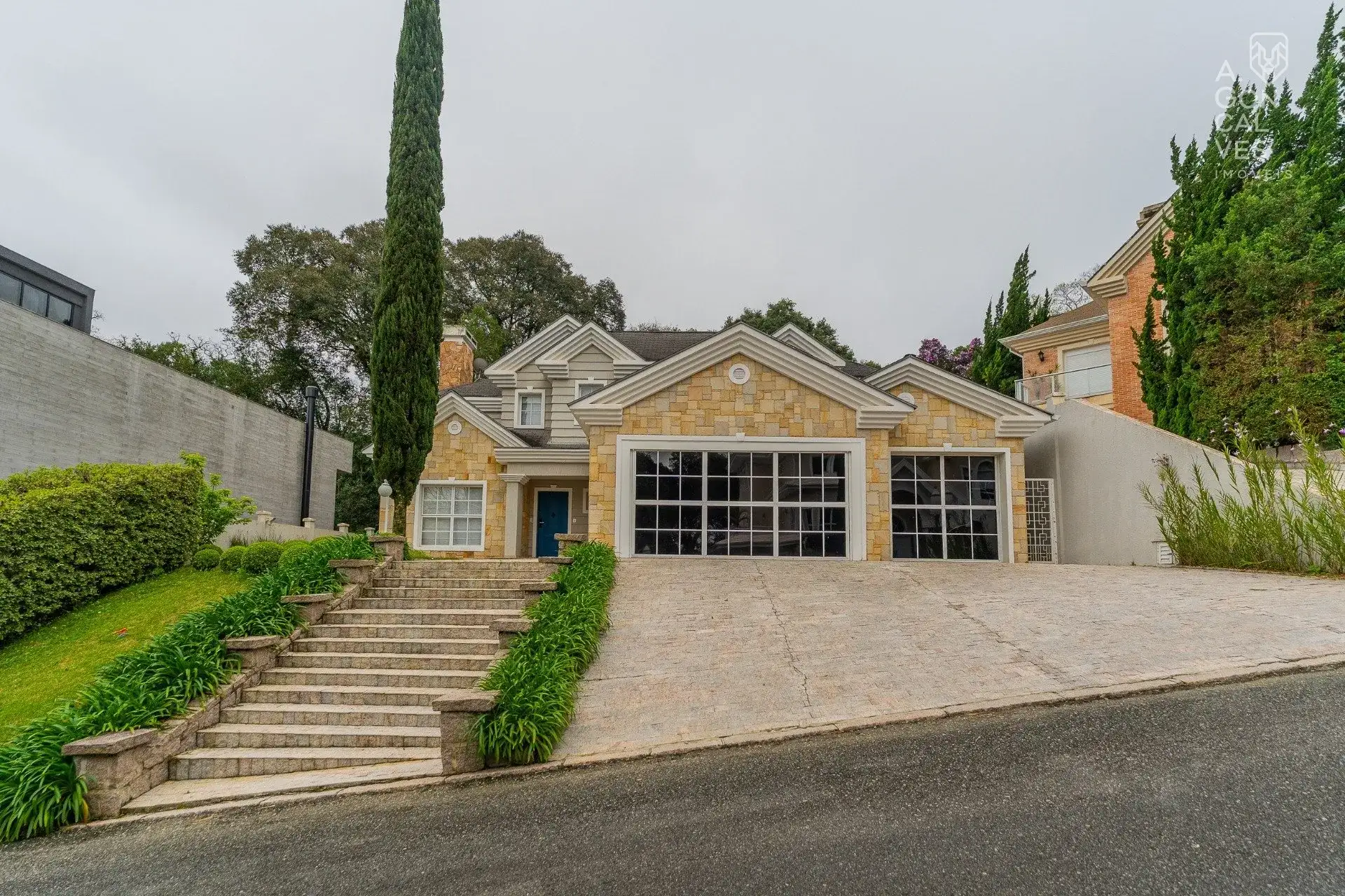 House with 4 bedrooms and 5 bathrooms, 5 parking spots — photo 2