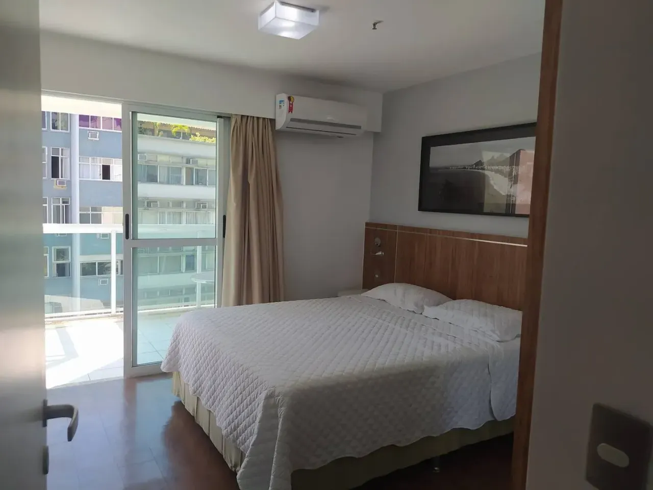 2-bedroom apartment with a balcony and enclosed kitchen — photo 3