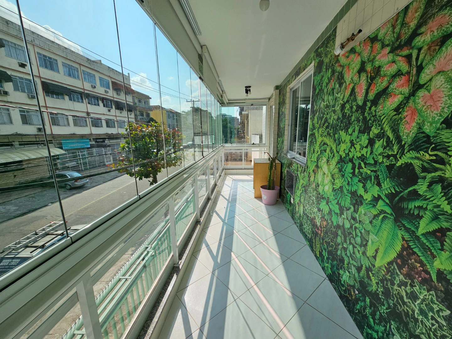 3-bedroom apartment with an en-suite and glass balcony — photo 10