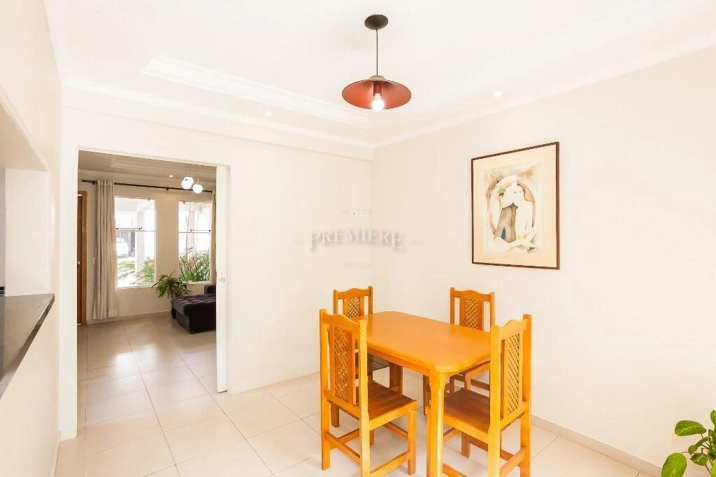 4-bedroom house with a walk-in closet in Curitiba — photo 11