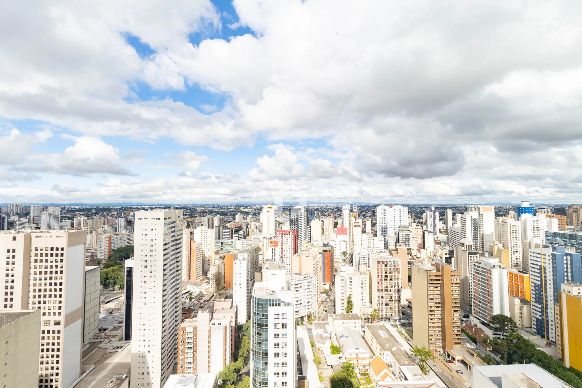 Furnished 1-bedroom apartment with city view — photo 30