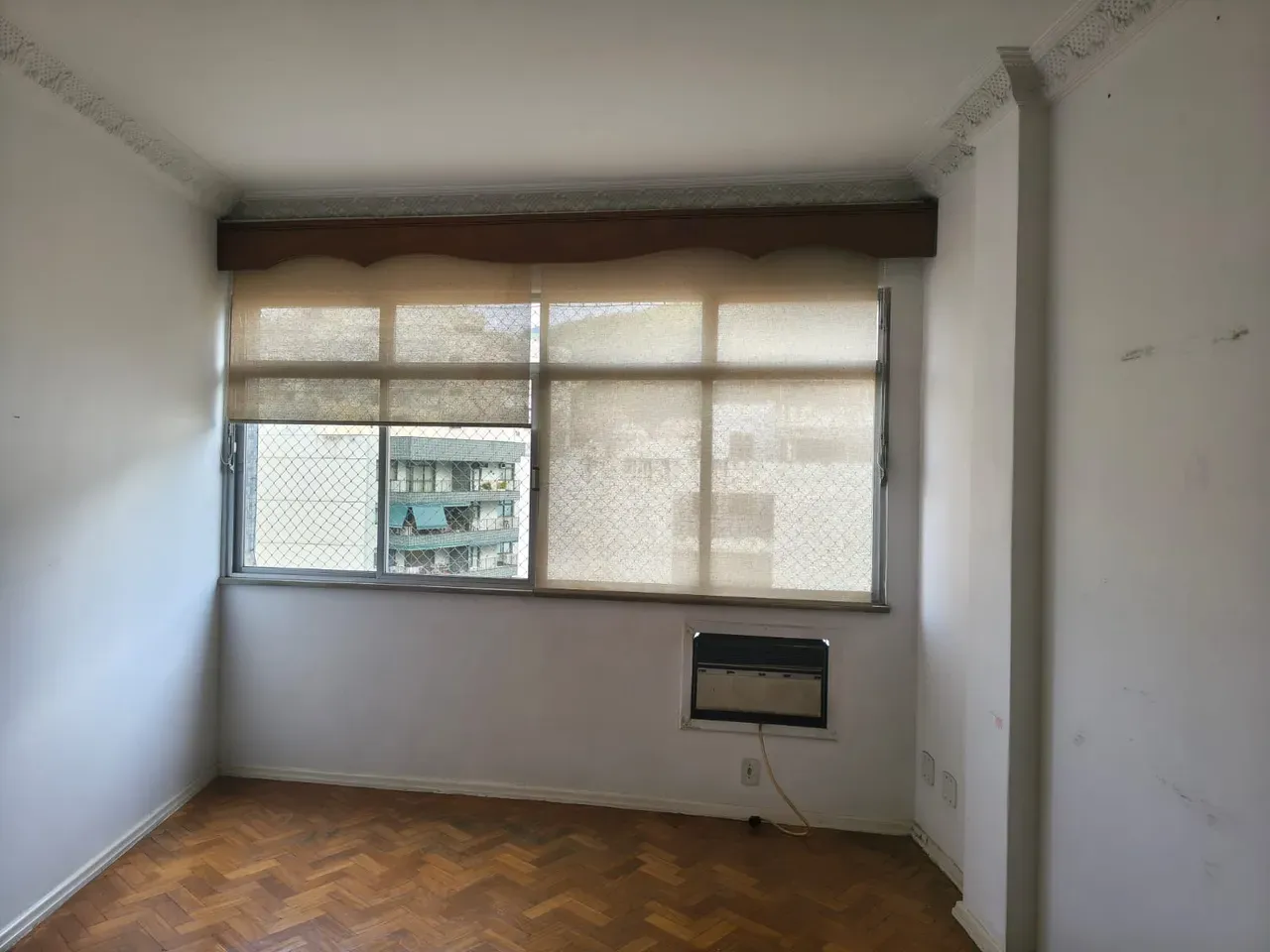 Дерев'яна підлога або ламінат та 3 спальні: квартира 100 м²