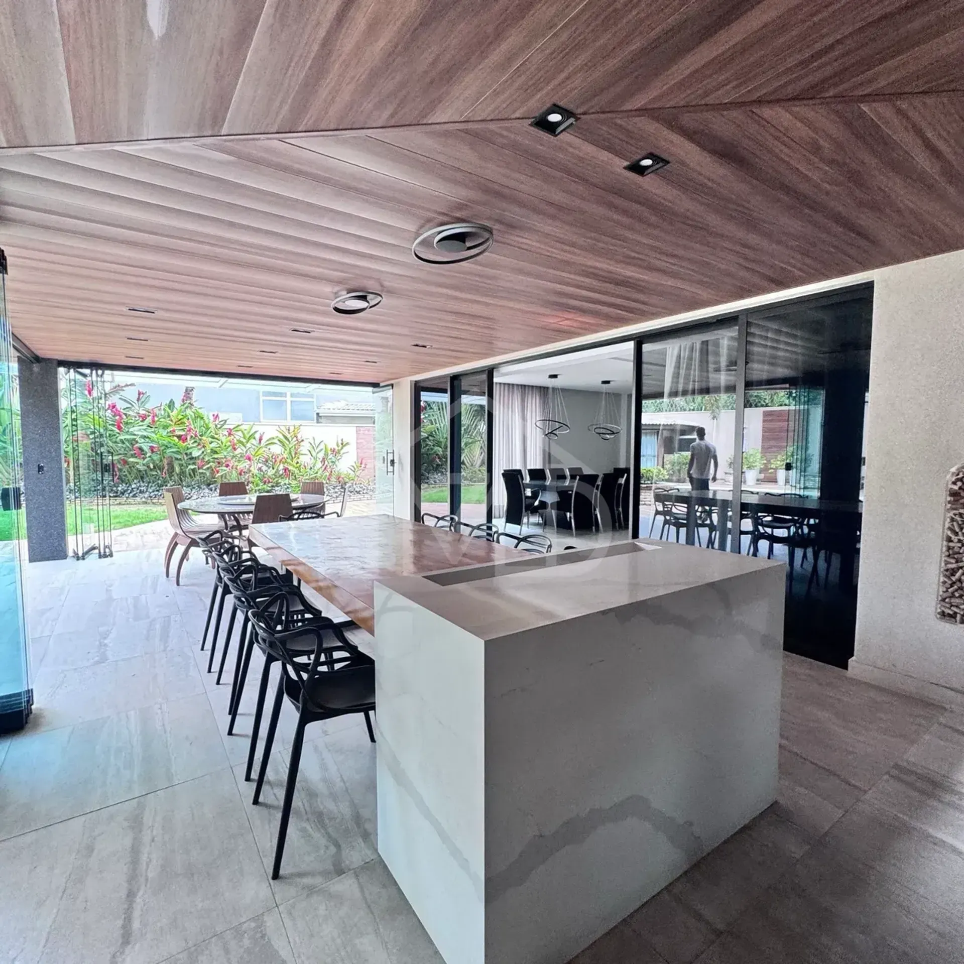 Furnished house with 4 bedrooms and 5 bathrooms, open kitchen — photo 4