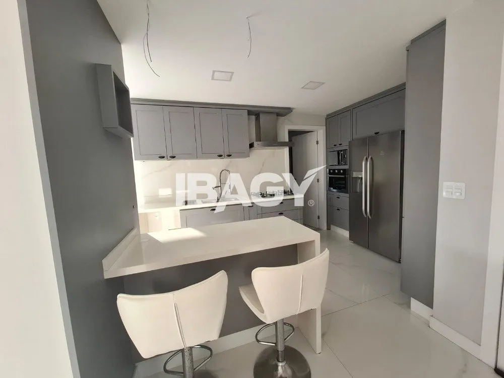 Furnished apartment with 3 en-suite bedrooms and 152 m² — photo 11