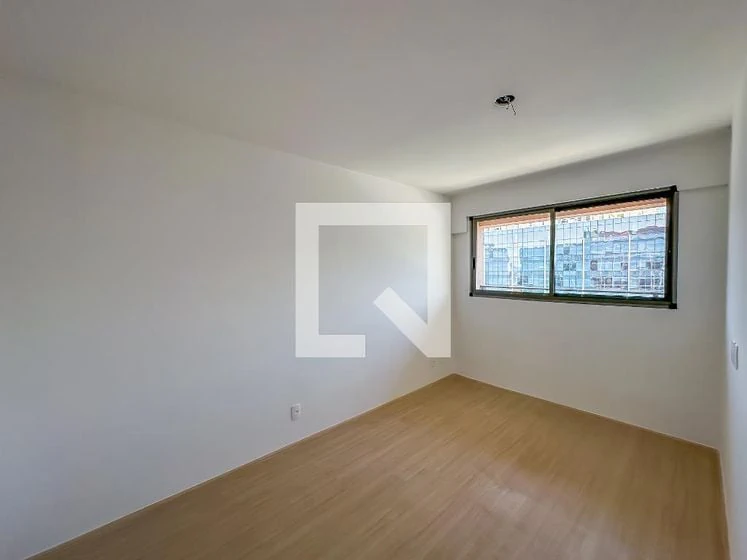 2-bedroom apartment in a building with a gym — photo 16