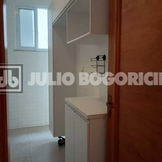 Floor-to-ceiling windows in a 2-bedroom apartment, 80 m² — photo 6