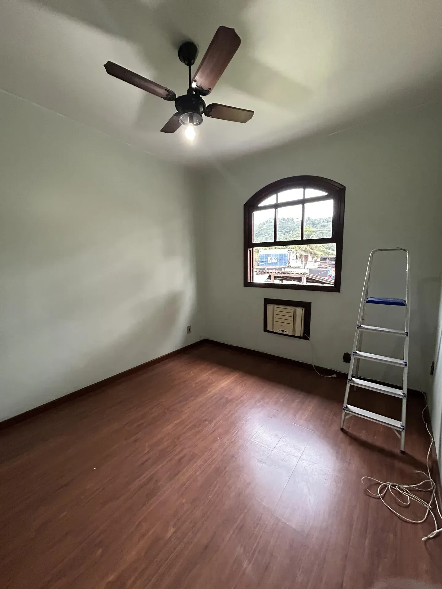 Casa com 4 quartos e 4 banheiros com box de vidro — photo 23