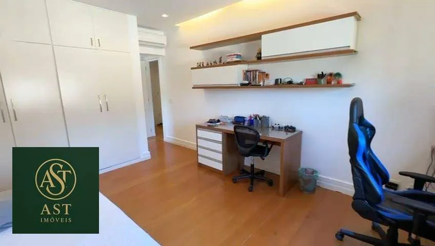686 m² house with floor-to-ceiling windows and a bathtub — photo 77
