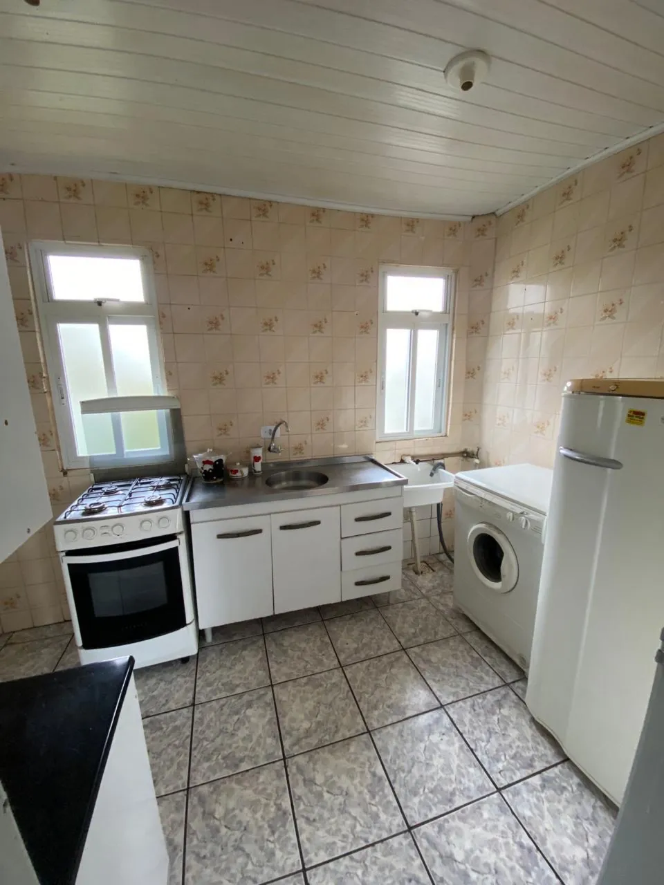2-bedroom apartment with 1 bathroom and a parking space