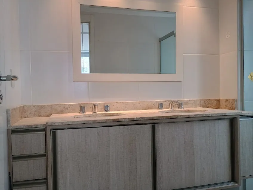 Apartamento de 3 quartos com janelas do piso ao teto — photo 43