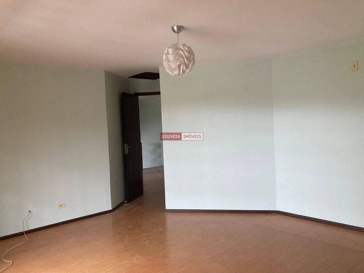 4-bedroom house with a glass-enclosed balcony — photo 42