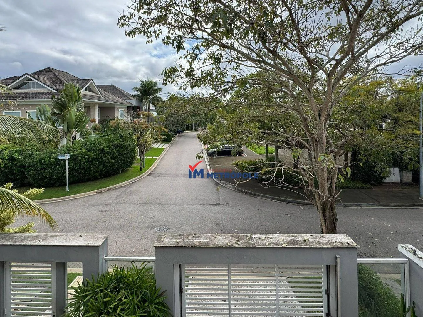 5 quartos e janelas do piso ao teto: casa de 600 m² — photo 15